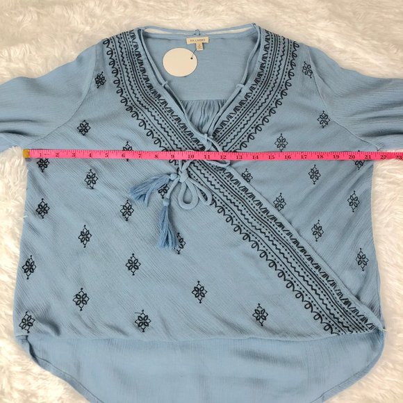 Lt Blue Embroidered Bell Sleeve Surplice V-Neck S - Picture 8 of 9